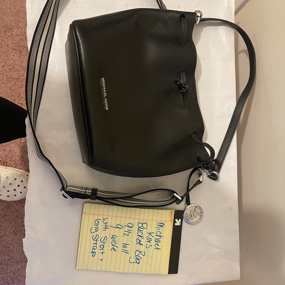 Michael kors bucket bag
